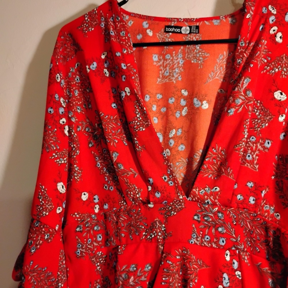 Boohoo, Sz.12, Womens Top, Red Floral, Puff Sleeves, Spring, Summer Cleavage - Picture 8 of 14